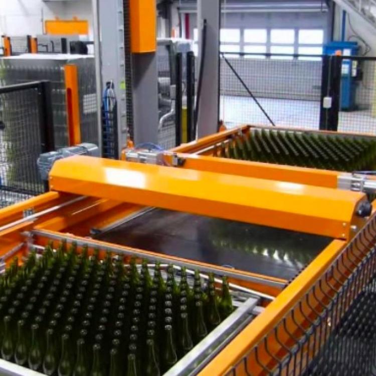 Paletiser and packaging machines